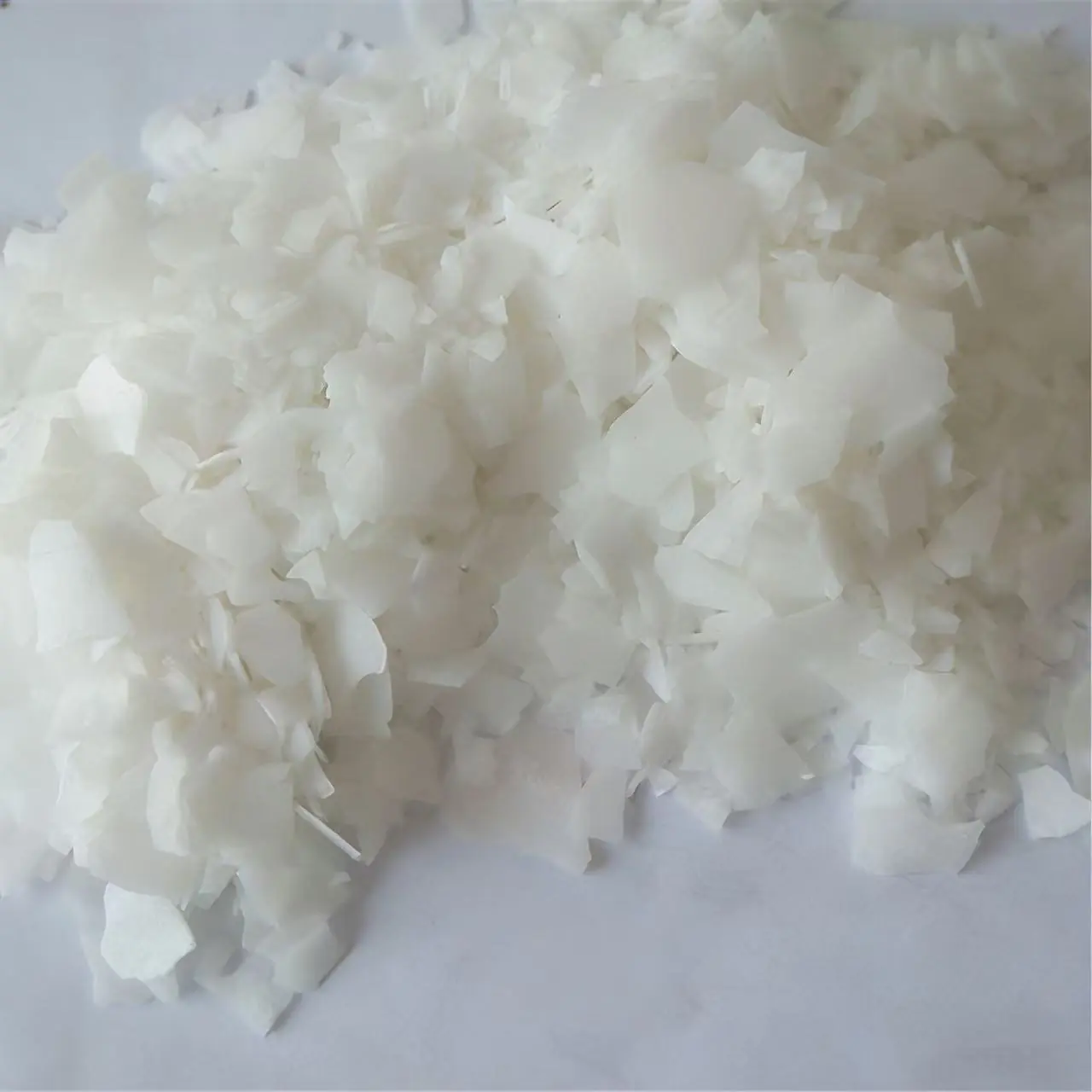 Magnesium Chloride Flakes product photo 1